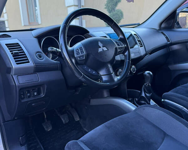 Серый Мицубиси Аутлендер, объемом двигателя 2.4 л и пробегом 218 тыс. км за 9950 $, фото 9 на Automoto.ua