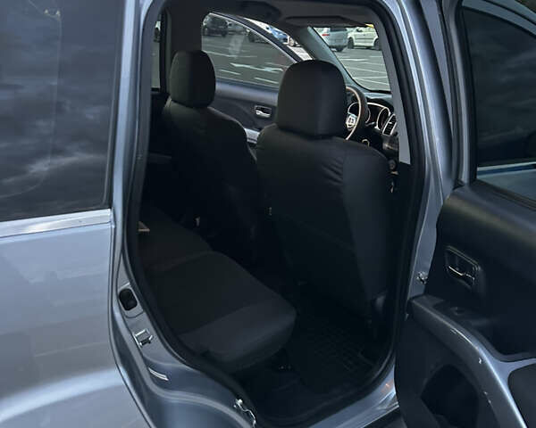 Мицубиси Аутлендер 2010 в Белой Церкве на Automoto.ua Серый Мицубиси Аутлендер, объемом двигателя 2.36 л и пробегом 220 тыс. км за 9000 $, фото 17 на Automoto.ua