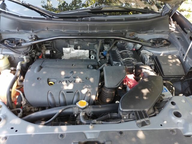 Серый Мицубиси Аутлендер, объемом двигателя 2.4 л и пробегом 151 тыс. км за 11100 $, фото 5 на Automoto.ua