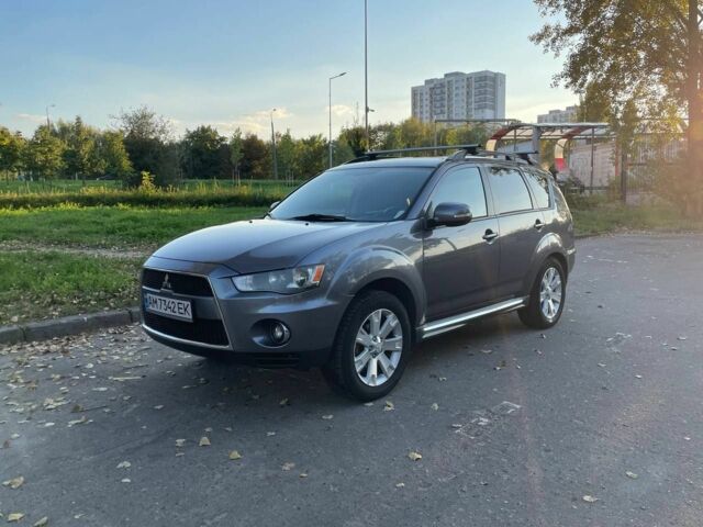 Серый Мицубиси Аутлендер, объемом двигателя 2.4 л и пробегом 138 тыс. км за 9000 $, фото 1 на Automoto.ua