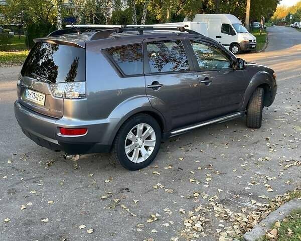 Серый Мицубиси Аутлендер, объемом двигателя 2.4 л и пробегом 321 тыс. км за 9000 $, фото 2 на Automoto.ua