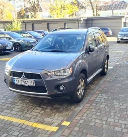 Серый Мицубиси Аутлендер, объемом двигателя 2.3 л и пробегом 294 тыс. км за 9600 $, фото 2 на Automoto.ua