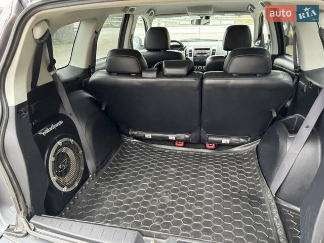 Серый Мицубиси Аутлендер, объемом двигателя 2.2 л и пробегом 230 тыс. км за 11000 $, фото 28 на Automoto.ua