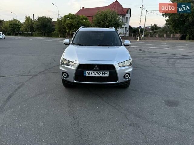 Серый Мицубиси Аутлендер, объемом двигателя 2 л и пробегом 179 тыс. км за 10000 $, фото 8 на Automoto.ua