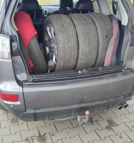 Серый Мицубиси Аутлендер, объемом двигателя 2.3 л и пробегом 294 тыс. км за 9600 $, фото 16 на Automoto.ua