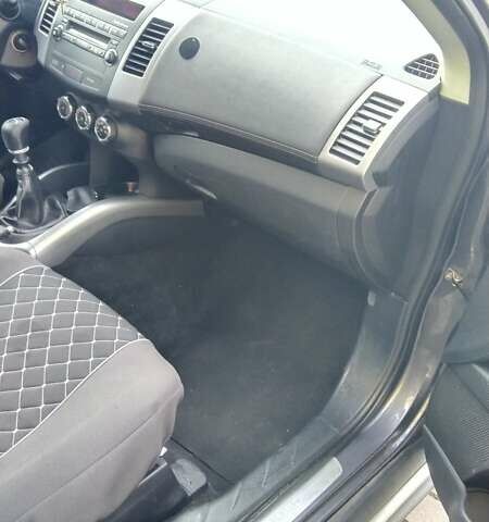 Серый Мицубиси Аутлендер, объемом двигателя 2.3 л и пробегом 294 тыс. км за 9600 $, фото 15 на Automoto.ua