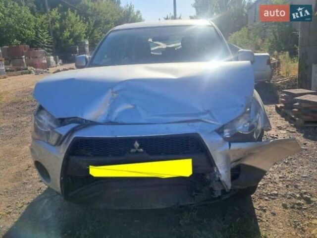Серый Мицубиси Аутлендер, объемом двигателя 2 л и пробегом 150 тыс. км за 3800 $, фото 7 на Automoto.ua
