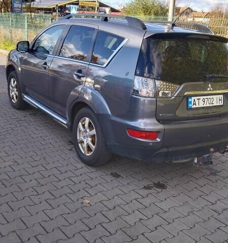 Серый Мицубиси Аутлендер, объемом двигателя 2.3 л и пробегом 294 тыс. км за 9600 $, фото 3 на Automoto.ua