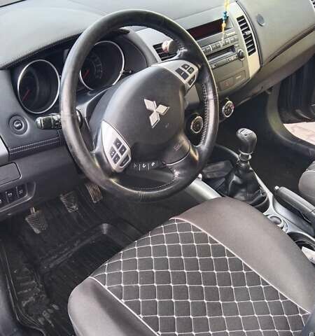 Серый Мицубиси Аутлендер, объемом двигателя 2.3 л и пробегом 294 тыс. км за 9600 $, фото 10 на Automoto.ua