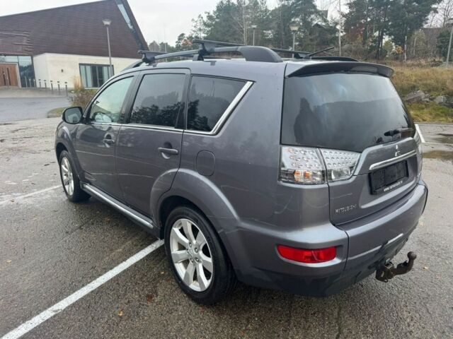 Серый Мицубиси Аутлендер, объемом двигателя 0 л и пробегом 260 тыс. км за 5900 $, фото 2 на Automoto.ua