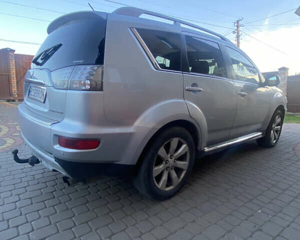 Серый Мицубиси Аутлендер, объемом двигателя 2 л и пробегом 286 тыс. км за 10300 $, фото 5 на Automoto.ua