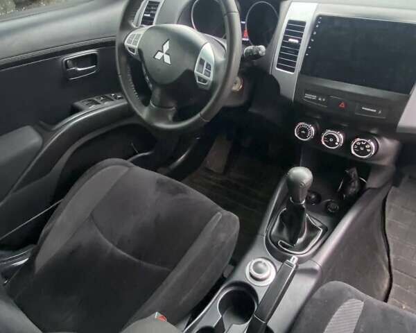 Серый Мицубиси Аутлендер, объемом двигателя 2.36 л и пробегом 143 тыс. км за 11500 $, фото 5 на Automoto.ua