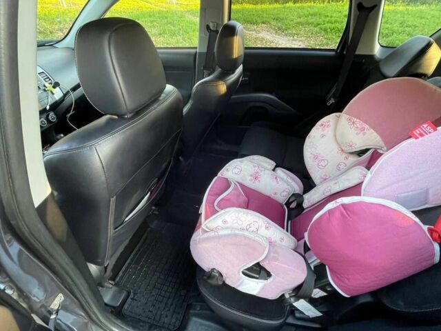 Серый Мицубиси Аутлендер, объемом двигателя 2.4 л и пробегом 138 тыс. км за 9000 $, фото 6 на Automoto.ua