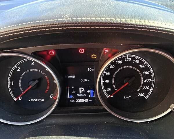Серый Мицубиси Аутлендер, объемом двигателя 2.2 л и пробегом 236 тыс. км за 10500 $, фото 11 на Automoto.ua