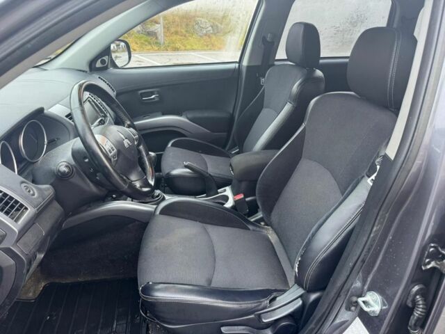 Серый Мицубиси Аутлендер, объемом двигателя 0 л и пробегом 260 тыс. км за 5900 $, фото 4 на Automoto.ua