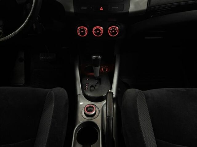 Серый Мицубиси Аутлендер, объемом двигателя 2.4 л и пробегом 182 тыс. км за 10800 $, фото 12 на Automoto.ua