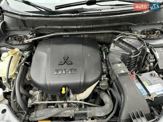 Серый Мицубиси Аутлендер, объемом двигателя 2.2 л и пробегом 217 тыс. км за 10900 $, фото 16 на Automoto.ua