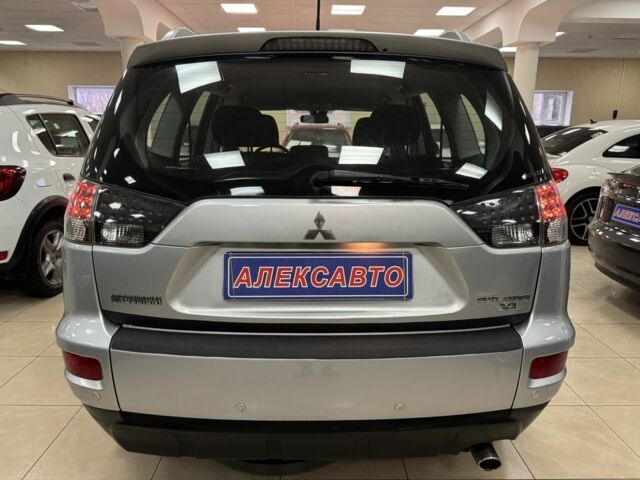 Серый Мицубиси Аутлендер, объемом двигателя 2.4 л и пробегом 182 тыс. км за 10800 $, фото 4 на Automoto.ua