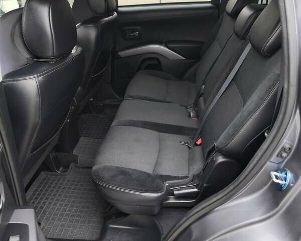 Серый Мицубиси Аутлендер, объемом двигателя 2.3 л и пробегом 263 тыс. км за 11400 $, фото 8 на Automoto.ua