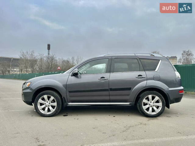 Серый Мицубиси Аутлендер, объемом двигателя 2.4 л и пробегом 270 тыс. км за 8450 $, фото 1 на Automoto.ua
