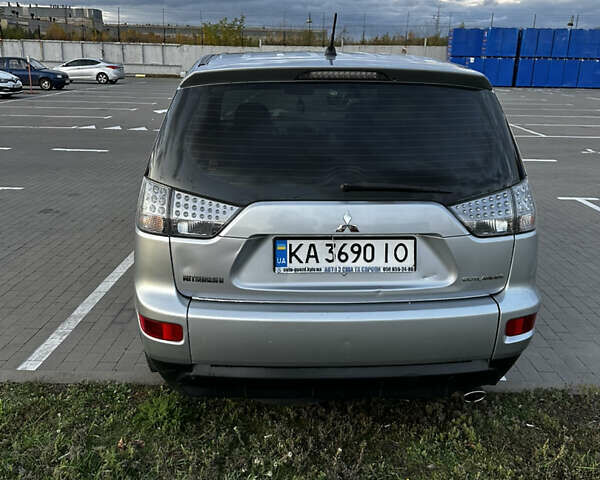 Мицубиси Аутлендер 2010 в Белой Церкве на Automoto.ua Серый Мицубиси Аутлендер, объемом двигателя 2.36 л и пробегом 220 тыс. км за 9000 $, фото 4 на Automoto.ua