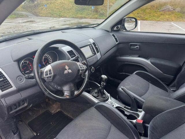 Серый Мицубиси Аутлендер, объемом двигателя 0 л и пробегом 260 тыс. км за 5900 $, фото 6 на Automoto.ua