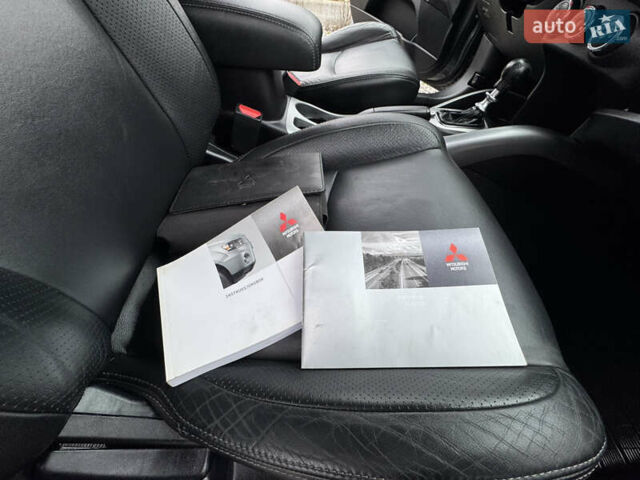 Серый Мицубиси Аутлендер, объемом двигателя 2.2 л и пробегом 289 тыс. км за 11300 $, фото 68 на Automoto.ua