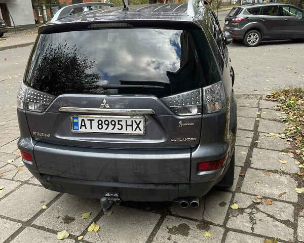 Серый Мицубиси Аутлендер, объемом двигателя 2 л и пробегом 264 тыс. км за 9500 $, фото 2 на Automoto.ua