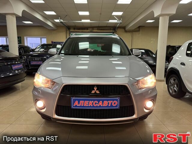 Серый Мицубиси Аутлендер, объемом двигателя 2.4 л и пробегом 182 тыс. км за 10800 $, фото 1 на Automoto.ua