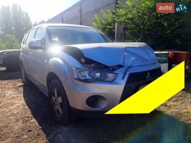 Серый Мицубиси Аутлендер, объемом двигателя 2 л и пробегом 150 тыс. км за 3800 $, фото 8 на Automoto.ua