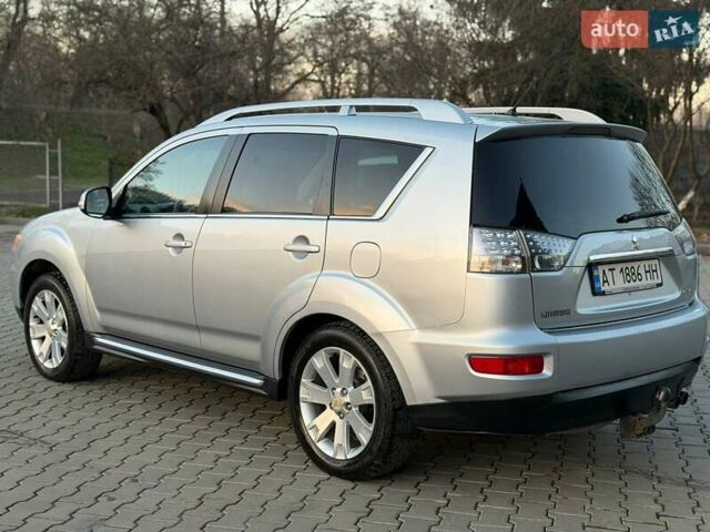 Серый Мицубиси Аутлендер, объемом двигателя 2.18 л и пробегом 294 тыс. км за 10799 $, фото 5 на Automoto.ua