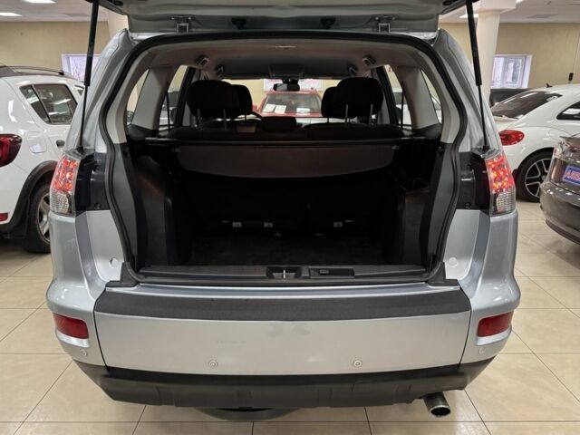 Серый Мицубиси Аутлендер, объемом двигателя 2.4 л и пробегом 182 тыс. км за 10800 $, фото 5 на Automoto.ua