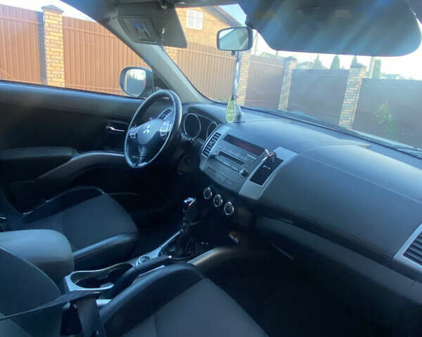 Серый Мицубиси Аутлендер, объемом двигателя 2 л и пробегом 286 тыс. км за 10300 $, фото 8 на Automoto.ua