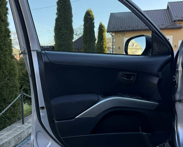 Серый Мицубиси Аутлендер, объемом двигателя 2.4 л и пробегом 218 тыс. км за 9950 $, фото 8 на Automoto.ua