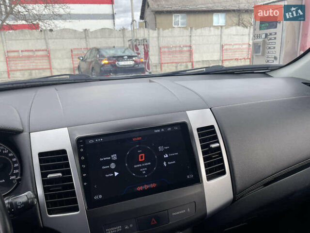 Серый Мицубиси Аутлендер, объемом двигателя 2 л и пробегом 264 тыс. км за 9500 $, фото 5 на Automoto.ua