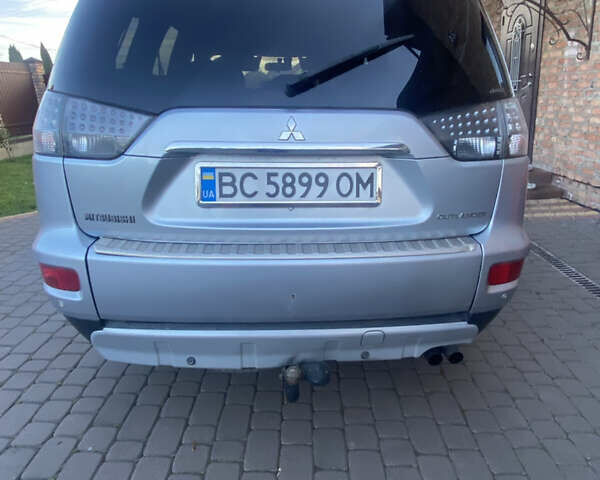 Серый Мицубиси Аутлендер, объемом двигателя 2 л и пробегом 286 тыс. км за 10300 $, фото 4 на Automoto.ua