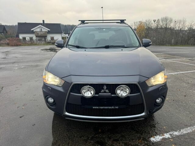 Серый Мицубиси Аутлендер, объемом двигателя 0 л и пробегом 260 тыс. км за 6000 $, фото 3 на Automoto.ua