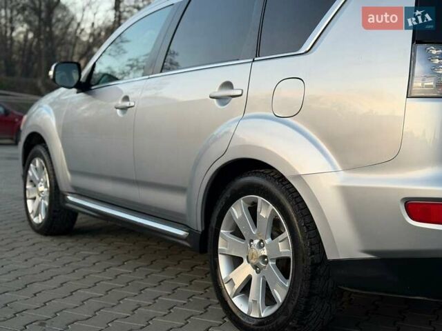 Серый Мицубиси Аутлендер, объемом двигателя 2.18 л и пробегом 294 тыс. км за 10799 $, фото 8 на Automoto.ua