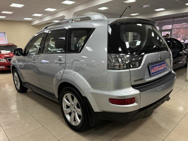 Серый Мицубиси Аутлендер, объемом двигателя 2.4 л и пробегом 182 тыс. км за 10800 $, фото 3 на Automoto.ua