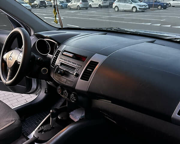 Мицубиси Аутлендер 2010 в Белой Церкве на Automoto.ua Серый Мицубиси Аутлендер, объемом двигателя 2.36 л и пробегом 220 тыс. км за 9000 $, фото 20 на Automoto.ua