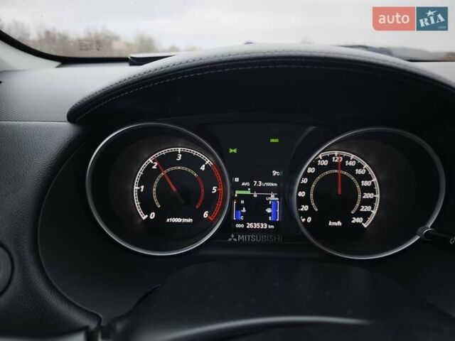 Серый Мицубиси Аутлендер, объемом двигателя 2.3 л и пробегом 263 тыс. км за 11400 $, фото 15 на Automoto.ua