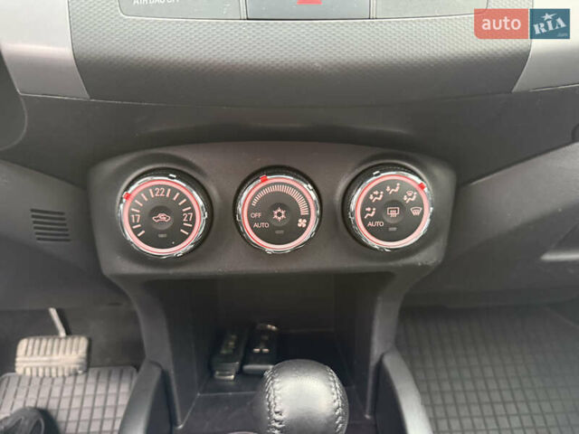Сірий Міцубісі Аутлендер, об'ємом двигуна 2.2 л та пробігом 236 тис. км за 9800 $, фото 53 на Automoto.ua