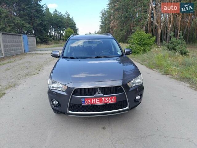 Серый Мицубиси Аутлендер, объемом двигателя 2.4 л и пробегом 220 тыс. км за 11800 $, фото 1 на Automoto.ua