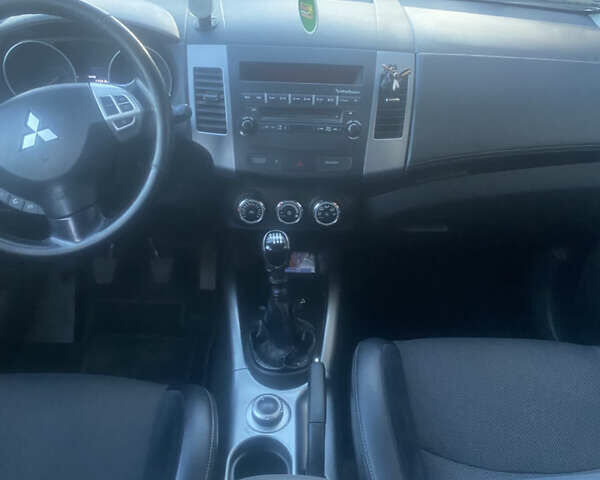 Серый Мицубиси Аутлендер, объемом двигателя 2 л и пробегом 286 тыс. км за 10300 $, фото 11 на Automoto.ua
