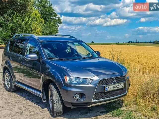 Сірий Міцубісі Аутлендер, об'ємом двигуна 2.2 л та пробігом 240 тис. км за 10900 $, фото 1 на Automoto.ua
