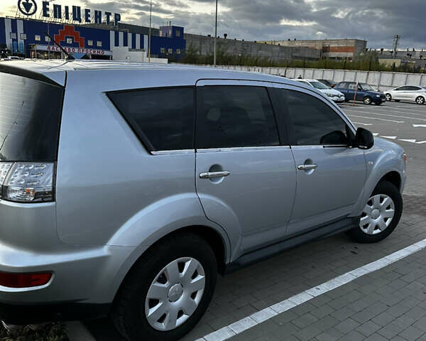 Мицубиси Аутлендер 2010 в Белой Церкве на Automoto.ua Серый Мицубиси Аутлендер, объемом двигателя 2.36 л и пробегом 220 тыс. км за 9000 $, фото 5 на Automoto.ua