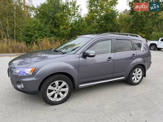 Серый Мицубиси Аутлендер, объемом двигателя 2.3 л и пробегом 263 тыс. км за 11400 $, фото 1 на Automoto.ua
