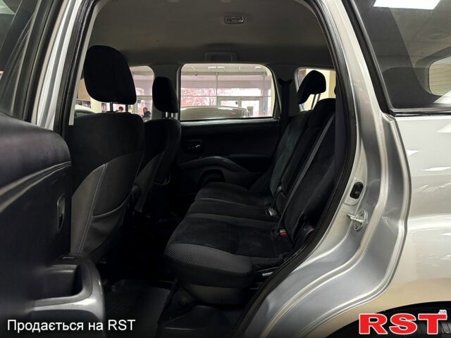 Серый Мицубиси Аутлендер, объемом двигателя 2.4 л и пробегом 182 тыс. км за 10800 $, фото 8 на Automoto.ua