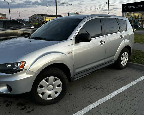 Мицубиси Аутлендер 2010 в Белой Церкве на Automoto.ua Серый Мицубиси Аутлендер, объемом двигателя 2.36 л и пробегом 220 тыс. км за 9000 $, фото 2 на Automoto.ua