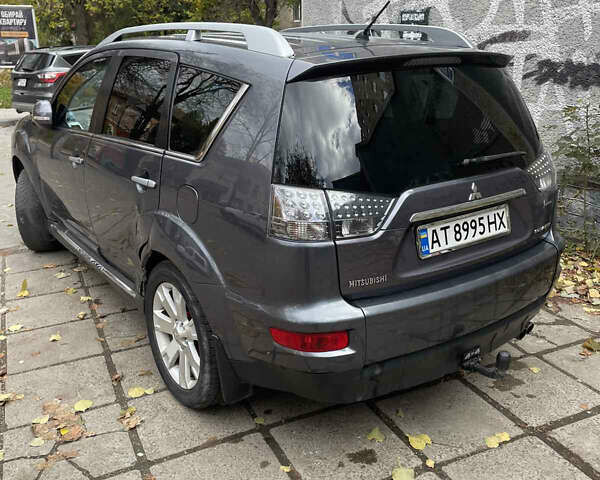 Серый Мицубиси Аутлендер, объемом двигателя 2 л и пробегом 264 тыс. км за 9500 $, фото 3 на Automoto.ua